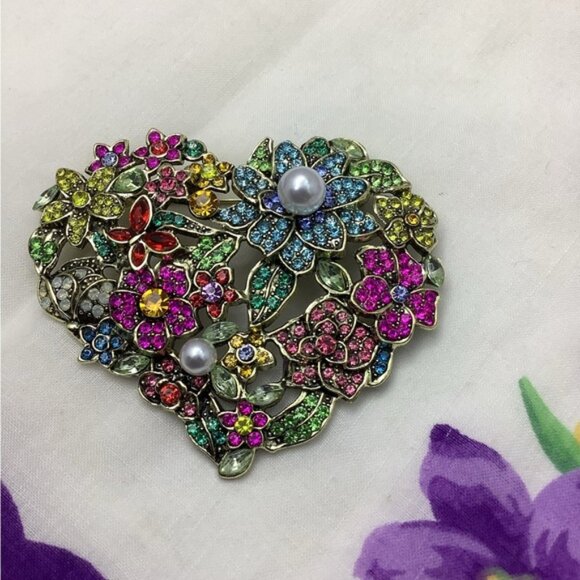 Tuzzy Muzzy Floral Heart Brooch with Multicolor Crystals - Picture 4 of 6